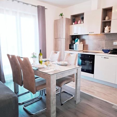 Apartments Mina Malinska Buitenkant foto